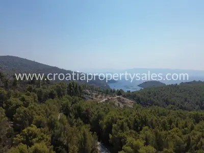 Land, Brač, 7 587 m², 2 050 000 € - 3