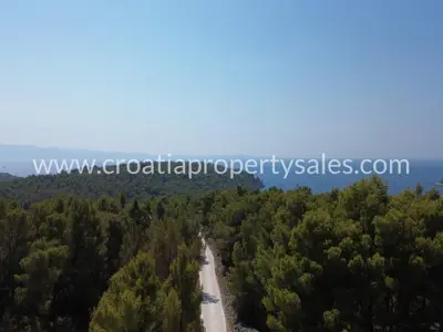 Land, Brač, 7 587 m², 2 050 000 € - 5