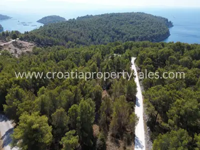 Land, Brač, 7 587 m², 2 050 000 €