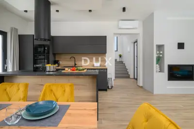 Villa 186 m², Režanci - pool and summer kitchen - 21