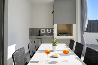 Villa 186 m², Režanci - pool and summer kitchen - 10
