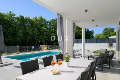 Villa 186 m², Režanci - pool and summer kitchen - 9