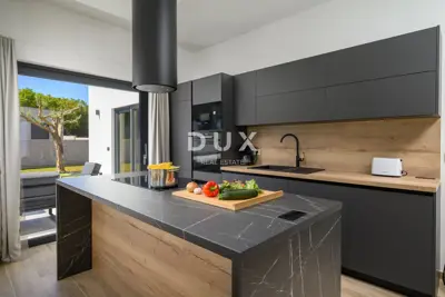Villa 186 m², Režanci - pool and summer kitchen - 19