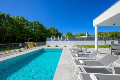 Villa 186 m², Režanci - pool and summer kitchen - 15