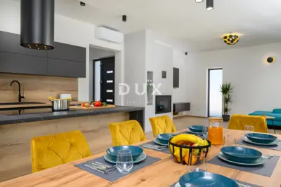 Villa 186 m², Režanci - pool and summer kitchen - 20