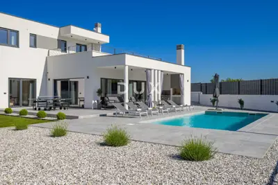 Villa 186 m², Režanci - pool and summer kitchen - 14