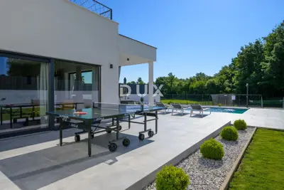 Villa 186 m², Režanci - pool and summer kitchen - 7