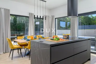 Villa 186 m², Režanci - pool and summer kitchen - 18