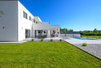 Villa 186 m², Režanci - pool and summer kitchen - 13