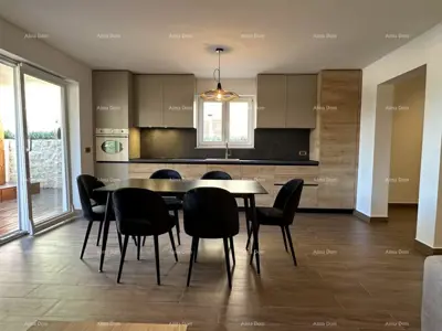 Verkauf - Luxuriöse Wohnung in Neubau, nur 15 m vom Meer entfernt! Umag!