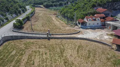Brač, poslovno zemljište između Postira i Pučišća