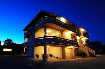 Apartmenthaus 330 m², Bibinje - nahe dem Strand und dem Zentrum