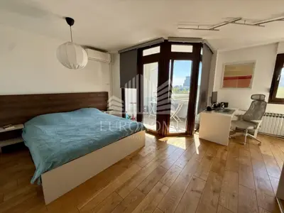 Martinovka - adaptiran dvoetažni 4-S stan, 128.5 m², 2 lođe - 14