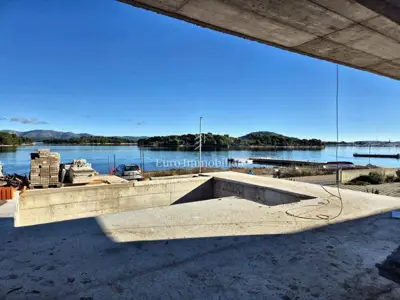 Vila 218 m², Murter - prvi red do mora, bazen