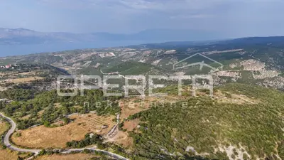 Prostrano poljoprivredno zemljište, 14.027 m² s pogledom i uz pristupni put, Škr - 11