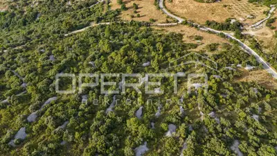 Prostrano poljoprivredno zemljište, 14.027 m² s pogledom i uz pristupni put, Škr - 16