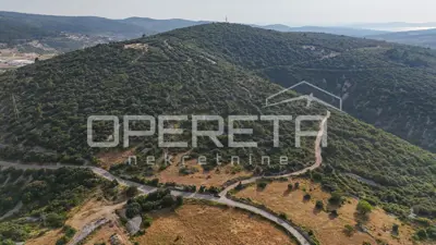 Prostrano poljoprivredno zemljište, 14.027 m² s pogledom i uz pristupni put, Škr - 7