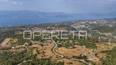 Prostrano poljoprivredno zemljište, 14.027 m² s pogledom i uz pristupni put, Škr - 8