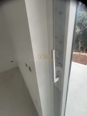 - Ližnjan, visoko prizemlje 98,25 m². 2 s.sobe - - 9