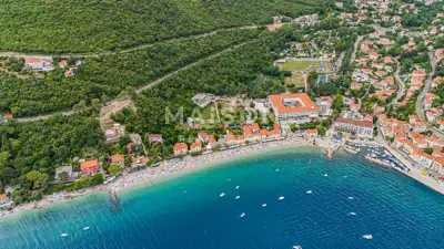 Villa 271 m², Mošćenička Draga, nur einen Schritt vom Meer und Strand entfernt