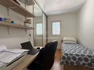Stan 63 m², Makarska centar - pogled na more i lođa - 10