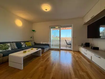 Stan 63 m², Makarska centar - pogled na more i lođa - 2
