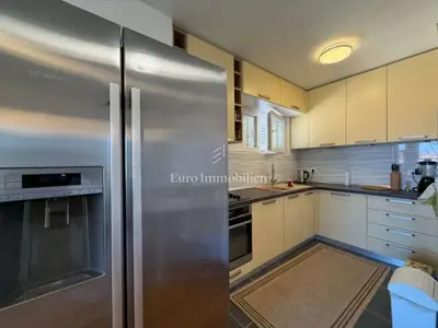 Stan 63 m², Makarska centar - pogled na more i lođa - 9