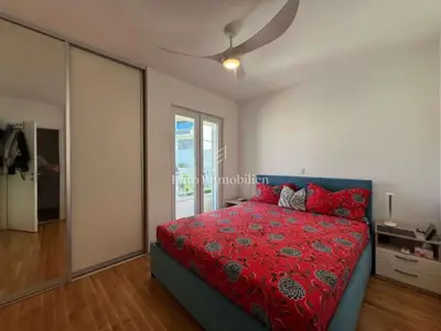 Stan 63 m², Makarska centar - pogled na more i lođa - 12