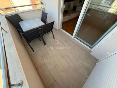 Stan 63 m², Makarska centar - pogled na more i lođa - 16