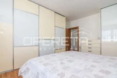 Exclusive family house with sauna, jacuzzi and landscaped garden - 12