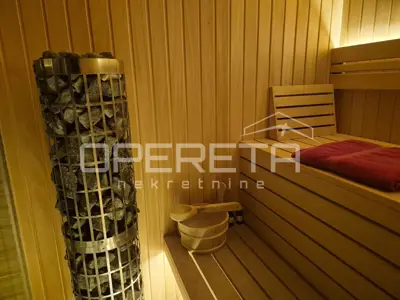 Exclusive family house with sauna, jacuzzi and landscaped garden - 21