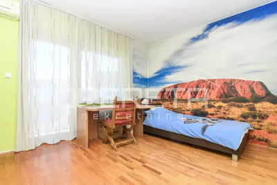 Exclusive family house with sauna, jacuzzi and landscaped garden - 16