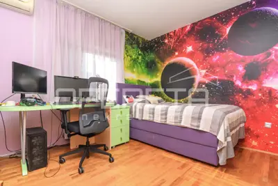 Exclusive family house with sauna, jacuzzi and landscaped garden - 17