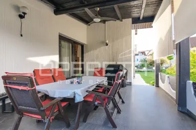 Exclusive family house with sauna, jacuzzi and landscaped garden - 18