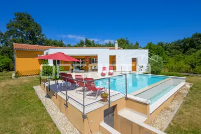 Villa 170 m², Svetvinčenat - peaceful surroundings and pool