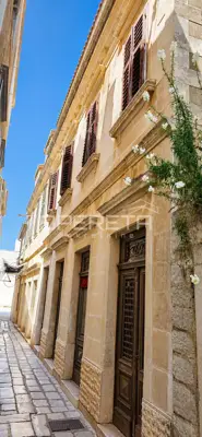 Stambeno-poslovna zgrada, Vis, uz more i rivu - 4
