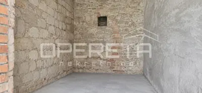Stambeno-poslovna zgrada, Vis, uz more i rivu - 10