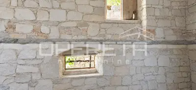 Stambeno-poslovna zgrada, Vis, uz more i rivu - 11