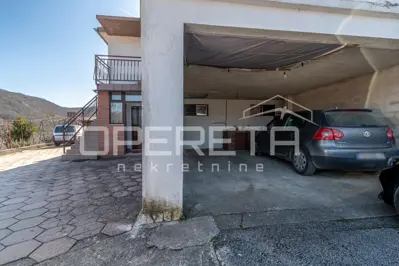 Kuća 2400 m², Buzet - mirno okruženje i tri stana - 5