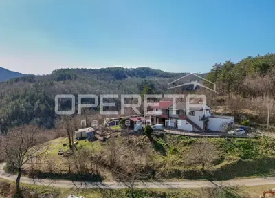 Kuća 2400 m², Buzet - mirno okruženje i tri stana - 3
