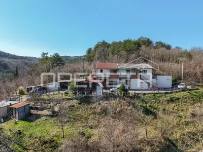 Kuća 2400 m², Buzet - mirno okruženje i tri stana - 2