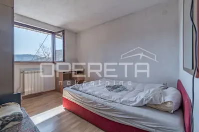 Kuća 2400 m², Buzet - mirno okruženje i tri stana - 17