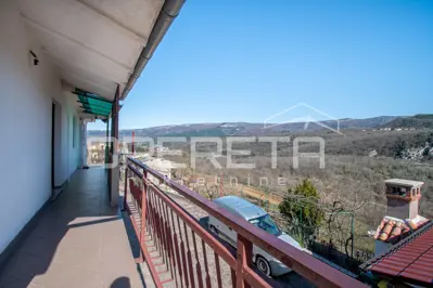 Kuća 2400 m², Buzet - mirno okruženje i tri stana - 12