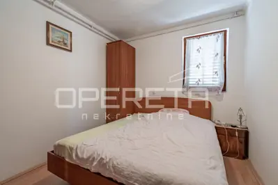 Kuća 2400 m², Buzet - mirno okruženje i tri stana - 10