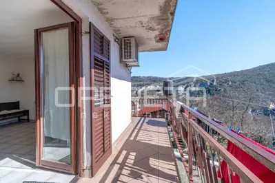 Kuća 2400 m², Buzet - mirno okruženje i tri stana - 22