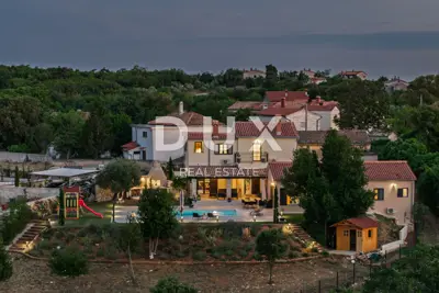 Villa 273 m², Labin - Blick auf Učka und beheizter Pool - 13