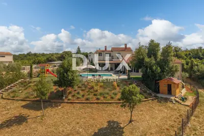 Villa 273 m², Labin - Blick auf Učka und beheizter Pool - 8