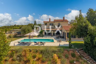 Villa 273 m², Labin - Blick auf Učka und beheizter Pool - 9