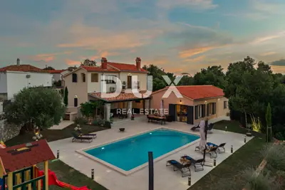Villa 273 m², Labin - Blick auf Učka und beheizter Pool - 12