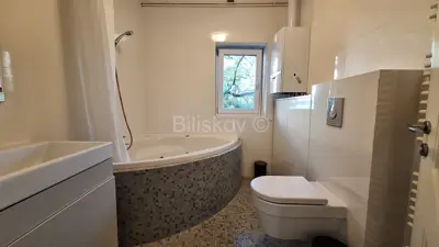 Šalata, četverosobni stan 155 m², na prvom katu urbane vile - 11